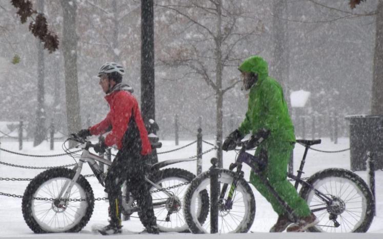 Cyclists Riding in the Snow in State College (Photo by Steve Connelly, Onward State)
